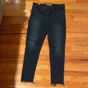 Levi mile high supper skinny jean